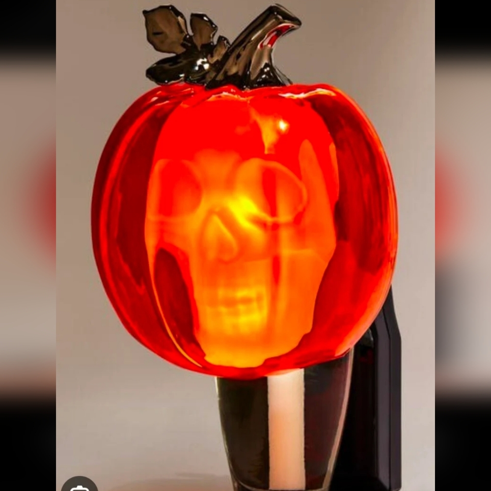 Bath & Body Works Orange Skull Pumpkin Light Wall Flower Halloween